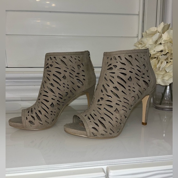 White House Black Market Stilettos - Picture 1 of 7